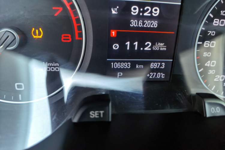 Used Audi A4L 2013 35 TFSI Automatic Technology Edition Odometer Close Up