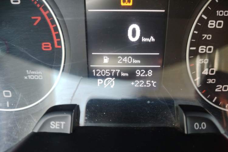 Used Audi A4L 2013 35 TFSI Automatic Standard Model Odometer Close Up