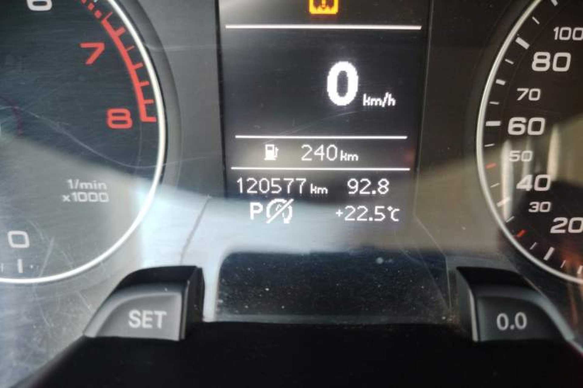Used Audi A4L 2013 35 TFSI Automatic Standard Model Odometer Close Up