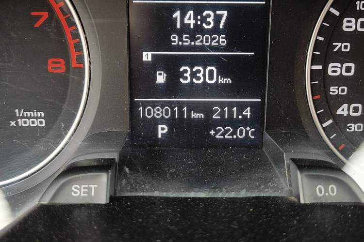 Used Audi A4L 2013 35 TFSI Automatic Comfort Model Odometer Close Up