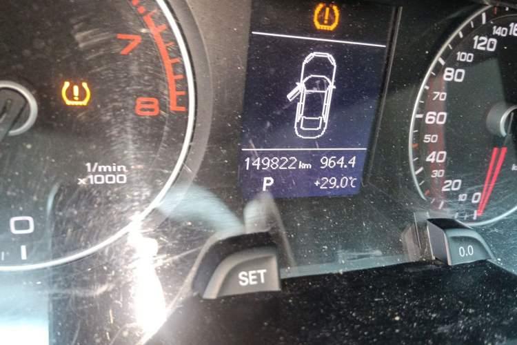 Used Audi A4L 2013 35 TFSI Automatic Standard Model Odometer Close Up