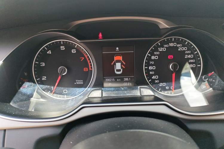 Used Audi A4L 2013 35 TFSI Automatic Technology Edition Odometer Close Up