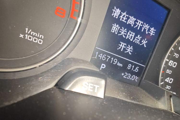 Used Audi A4L 2013 35 TFSI Automatic Comfort Model Odometer Close Up