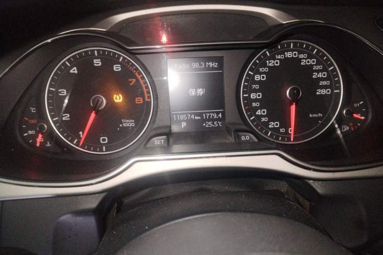Used Audi A4L 2013 35 TFSI Automatic Standard Model Odometer Close Up