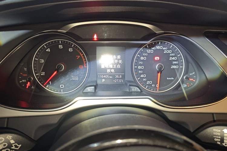 Used Audi A4L 2013 35 TFSI Automatic Standard Model Odometer Close Up