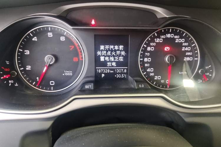 Used Audi A4L 2013 40 TFSI quattro Individual Sport Edition Odometer Close Up