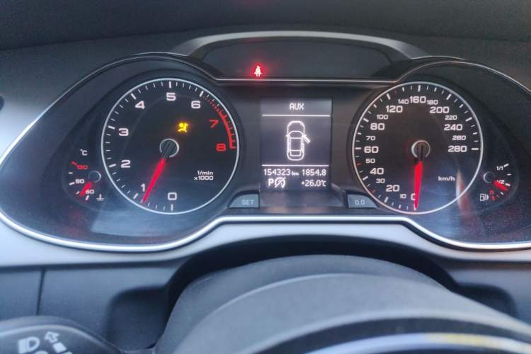 Used Audi A4L 2013 35 TFSI Automatic Standard Model Odometer Close Up