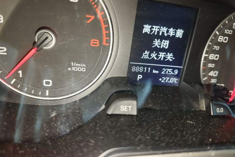 Used Audi A4L 2013 35 TFSI Automatic Comfort Model Odometer Close Up