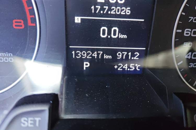 Used Audi A4L 2013 35 TFSI Automatic Standard Model Odometer Close Up