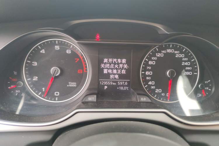 Used Audi A4L 2013 35 TFSI Automatic Standard Model Odometer Close Up