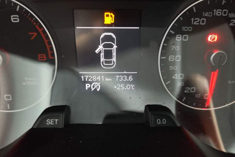 Used Audi A4L 2013 35 TFSI Automatic Standard Model Odometer Close Up