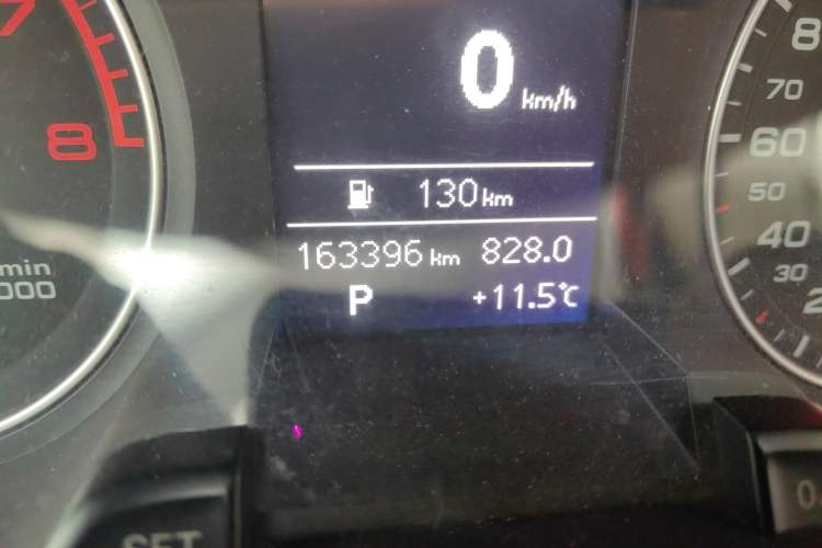 Used Audi A4L 2013 35 TFSI Automatic Standard Model Odometer Close Up