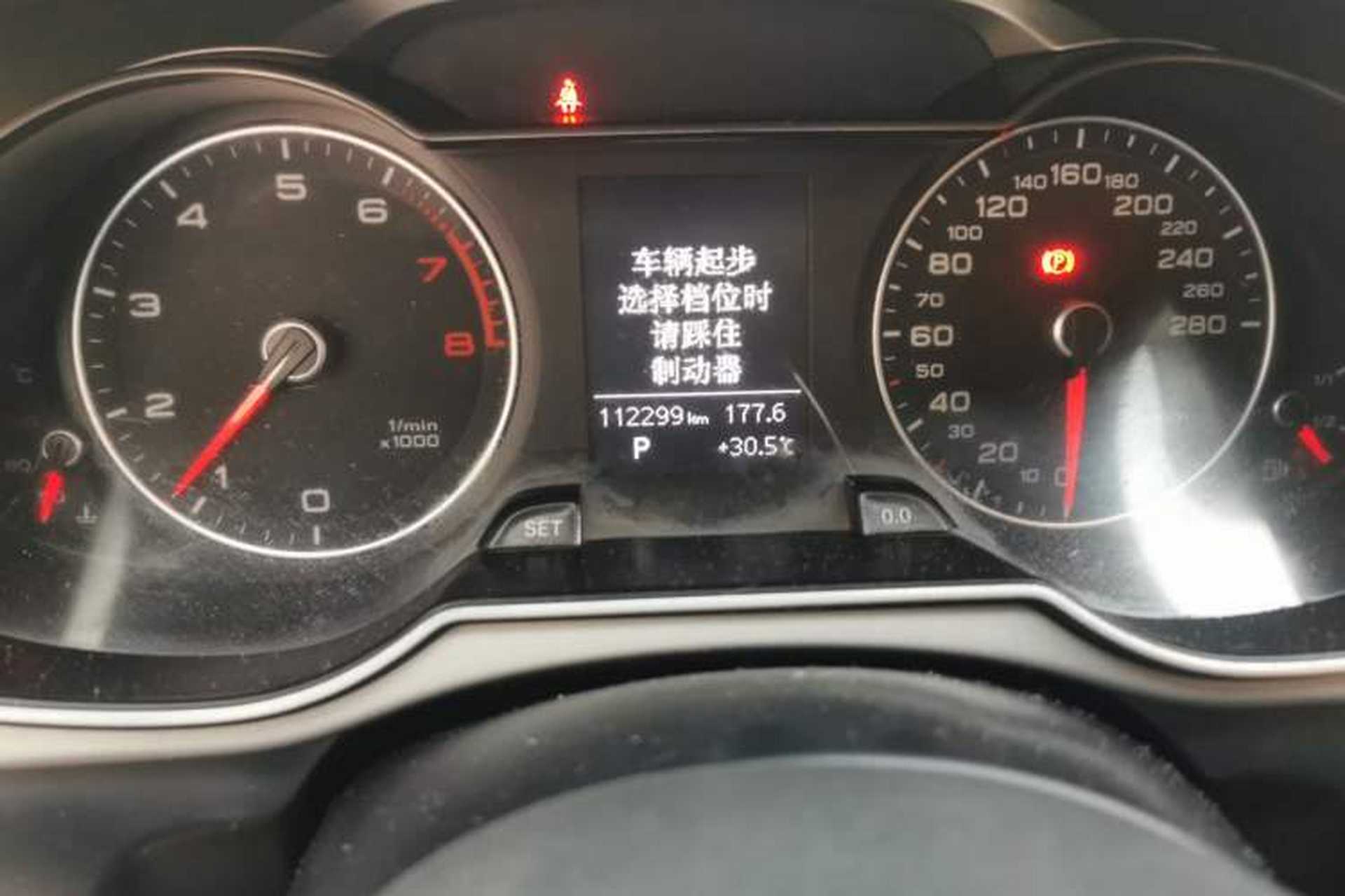 Used Audi A4L 2013 35 TFSI Automatic Comfort Model Odometer Close Up