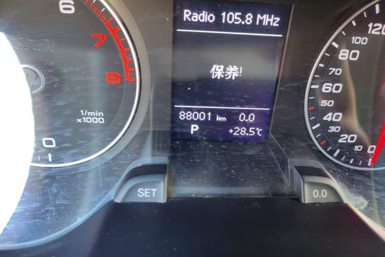 Used Audi A4L 2013 35 TFSI Automatic Standard Model Odometer Close Up
