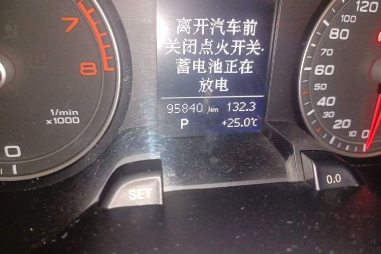 Used Audi A4L 2013 35 TFSI Automatic Comfort Model Odometer Close Up