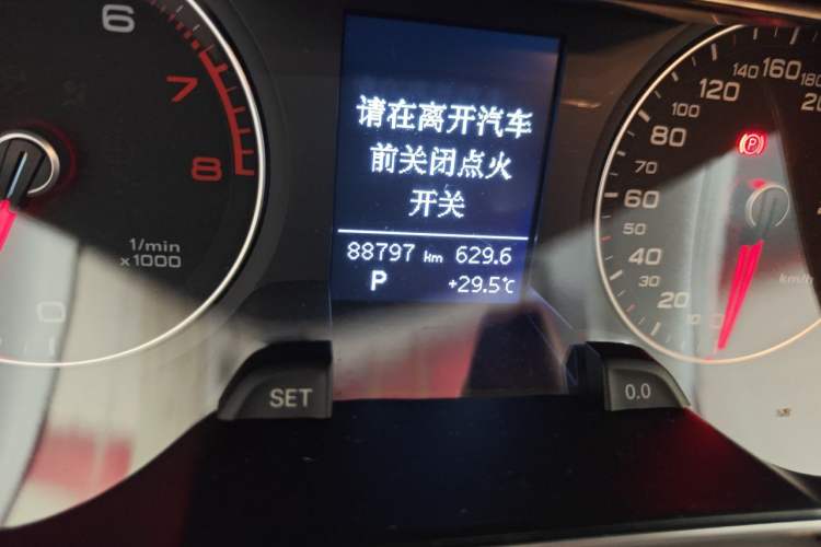 Used Audi A4L 2013 30 TFSI Automatic Comfort Model Odometer Close Up