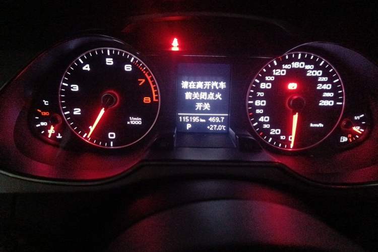 Used Audi A4L 2013 35 TFSI Automatic Standard Model Odometer Close Up