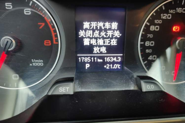 Used Audi A4L 2013 35 TFSI Automatic Comfort Model Odometer Close Up