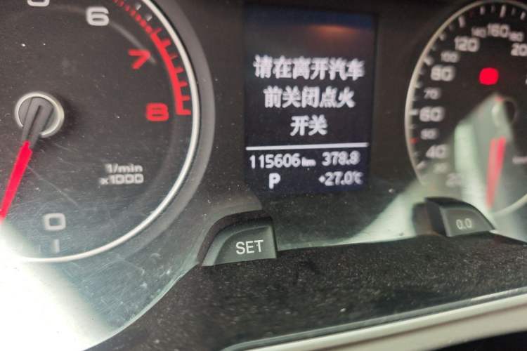 Used Audi A4L 2013 35 TFSI Automatic Standard Model Odometer Close Up