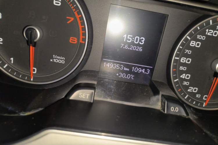 Used Audi A4L 2013 35 TFSI Automatic Standard Model Odometer Close Up