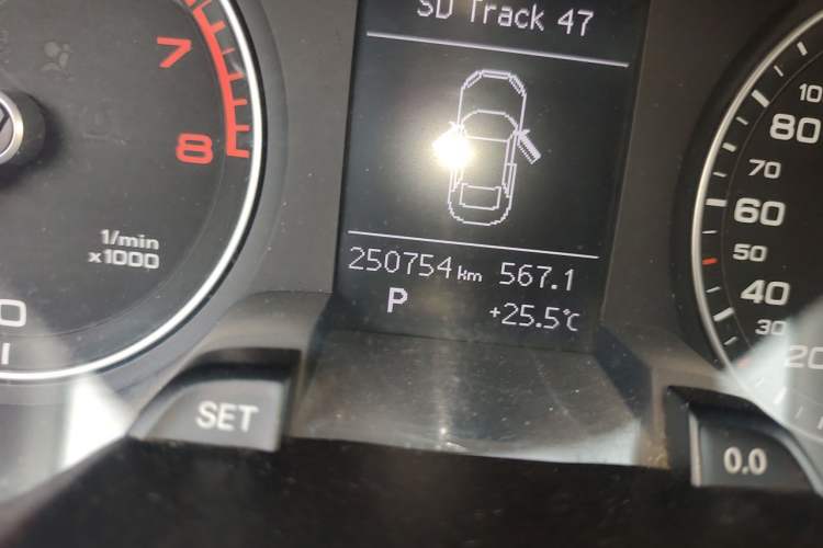 Used Audi A4L 2013 35 TFSI Automatic Standard Model Odometer Close Up