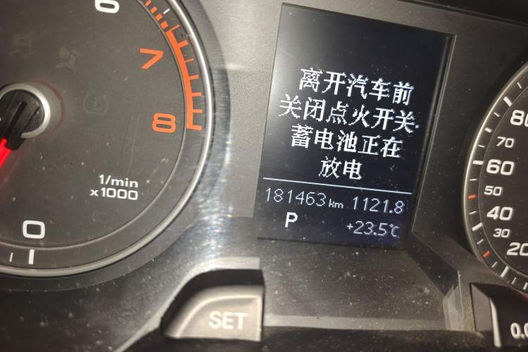 Used Audi A4L 2013 35 TFSI Automatic Standard Model Odometer Close Up