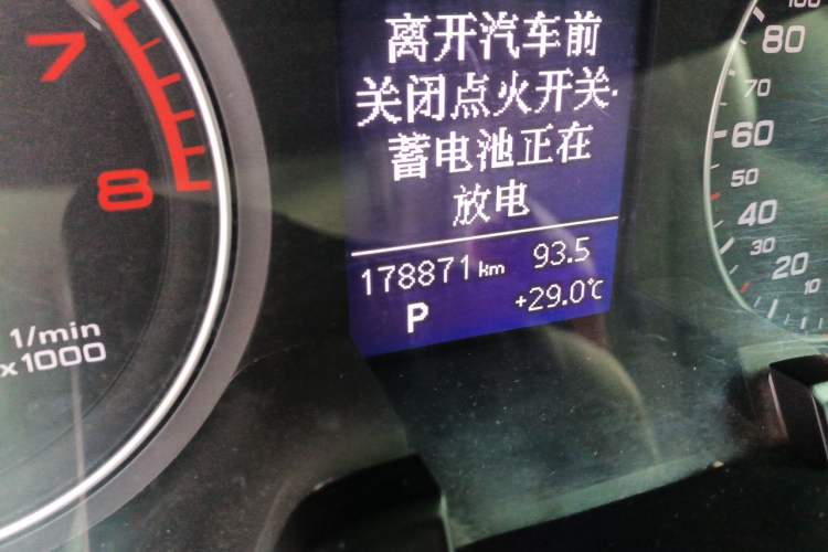 Used Audi A4L 2013 35 TFSI Automatic Comfort Model Odometer Close Up