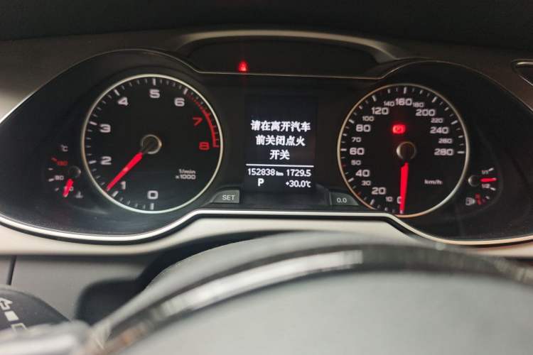 Used Audi A4L 2013 35 TFSI Automatic Technology Edition Odometer Close Up