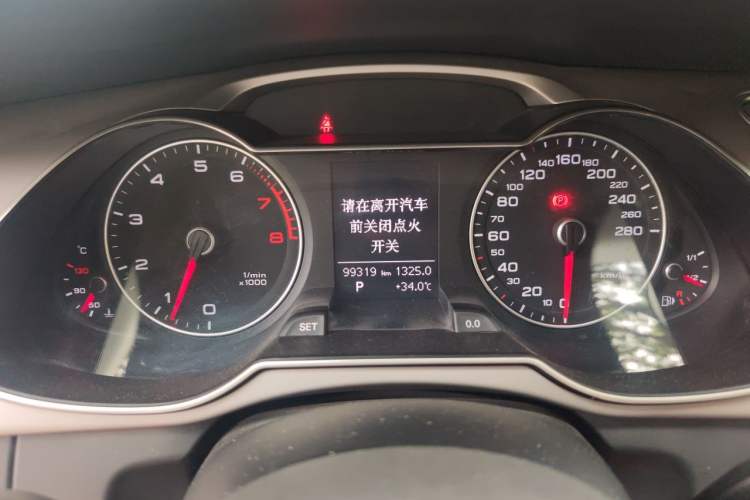 Used Audi A4L 2013 35 TFSI Automatic Standard Model Odometer Close Up