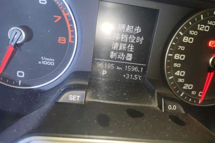 Used Audi A4L 2013 35 TFSI Automatic Comfort Model Odometer Close Up