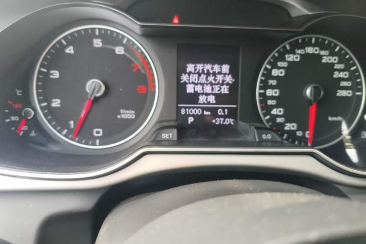 Used Audi A4L 2013 35 TFSI Automatic Comfort Model Odometer Close Up