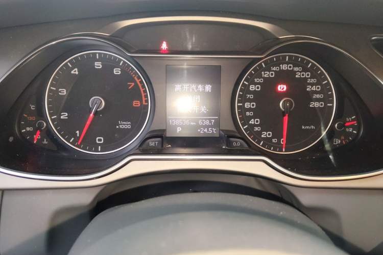 Used Audi A4L 2013 35 TFSI Automatic Comfort Model Odometer Close Up