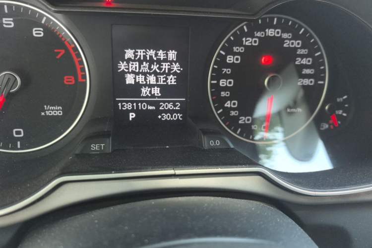 Used Audi A4L 2013 35 TFSI Automatic Standard Model Odometer Close Up