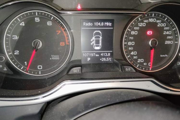 Used Audi A4L 2013 35 TFSI Automatic Standard Model Odometer Close Up