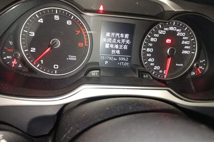 Used Audi A4L 2013 35 TFSI Automatic Comfort Model Odometer Close Up