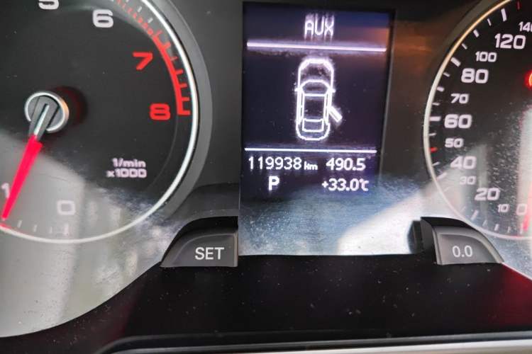 Used Audi A4L 2013 35 TFSI Automatic Comfort Model Odometer Close Up