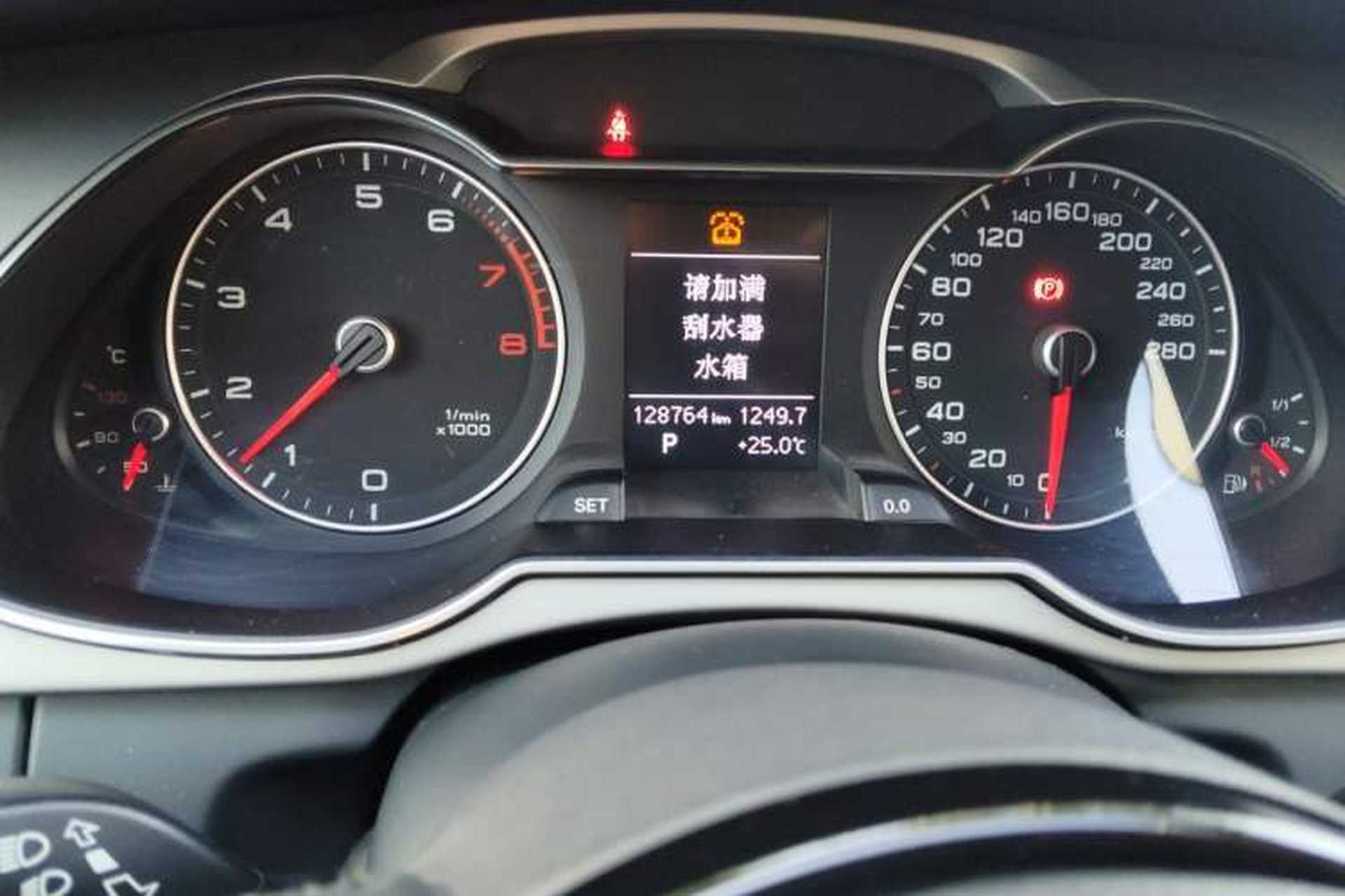 Used Audi A4L 2013 35 TFSI Automatic Standard Model Odometer Close Up