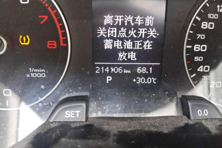 Used Audi A4L 2013 35 TFSI Automatic Standard Model Odometer Close Up