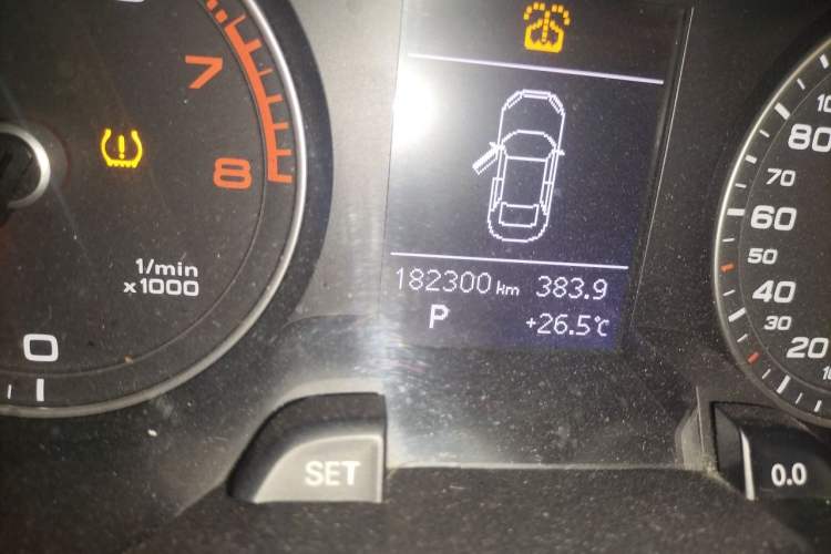 Used Audi A4L 2013 35 TFSI Automatic Standard Model Odometer Close Up