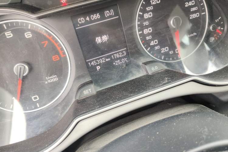 Used Audi A4L 2013 35 TFSI Automatic Standard Model Odometer Close Up