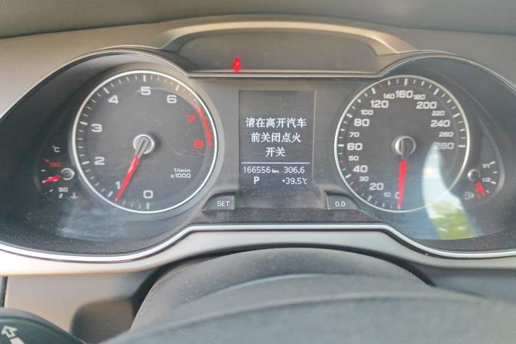 Used Audi A4L 2013 30 TFSI Automatic Comfort Model Odometer Close Up