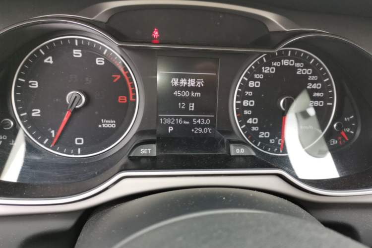 Used Audi A4L 2013 35 TFSI Automatic Standard Model Odometer Close Up