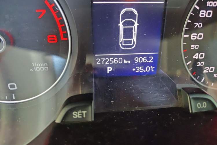 Used Audi A4L 2013 35 TFSI Automatic Standard Model Odometer Close Up