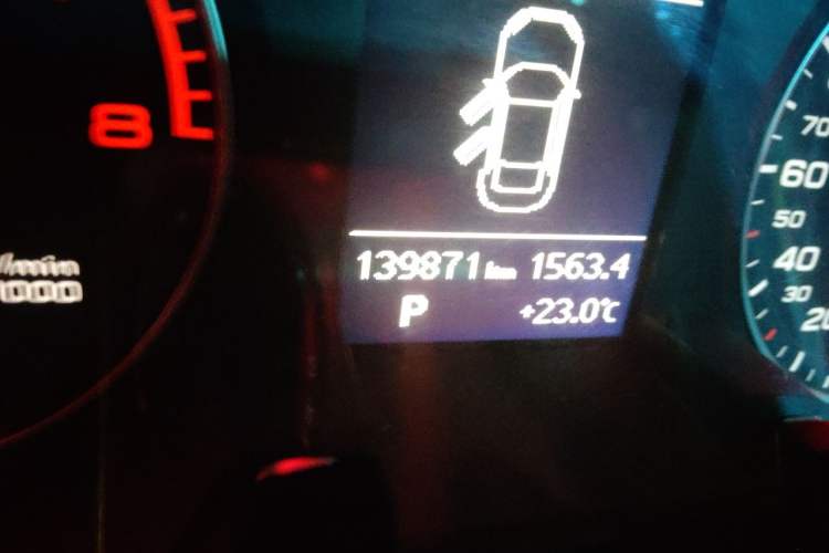 Used Audi A4L 2013 35 TFSI Automatic Standard Model Odometer Close Up