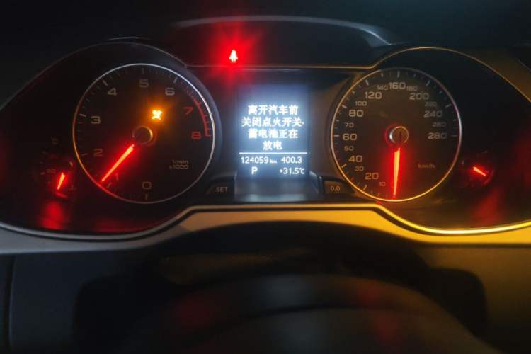 Used Audi A4L 2013 35 TFSI Automatic Standard Model Odometer Close Up