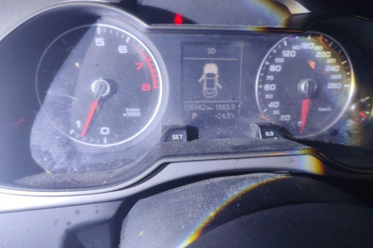 Used Audi A4L 2013 40 TFSI quattro Individual Sport Edition Odometer Close Up