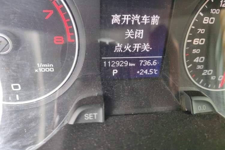 Used Audi A4L 2013 35 TFSI Automatic Comfort Model Odometer Close Up