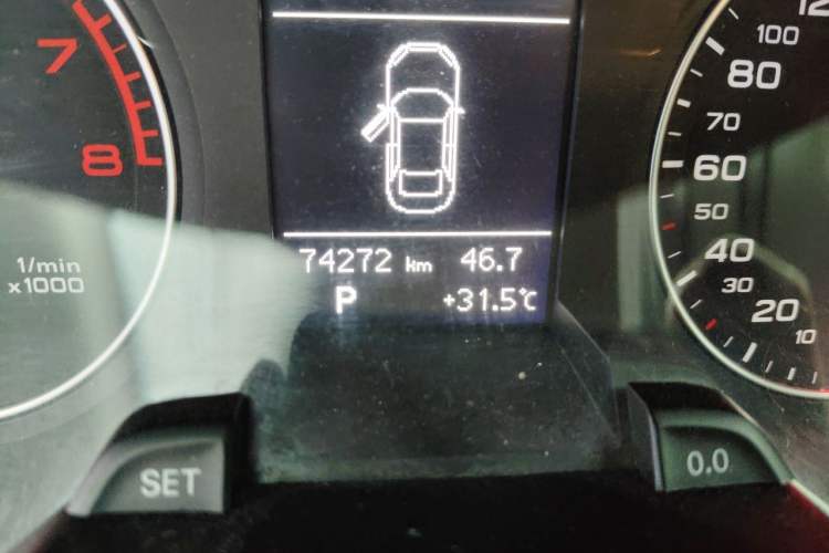 Used Audi A4L 2013 30 TFSI Automatic Comfort Model Odometer Close Up