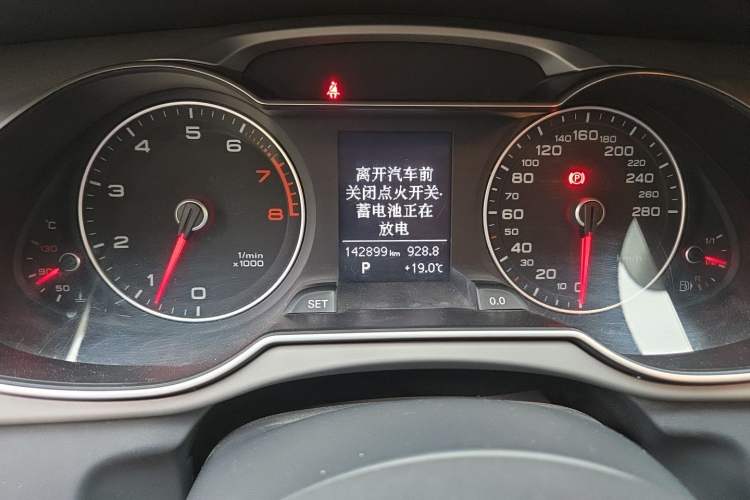 Used Audi A4L 2013 40 TFSI quattro Individual Sport Edition Odometer Close Up