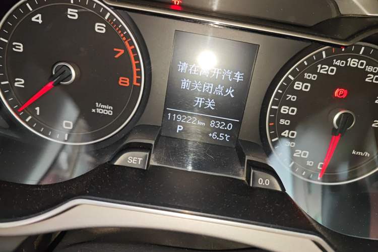 Used Audi A4L 2013 35 TFSI Automatic Comfort Model Odometer Close Up
